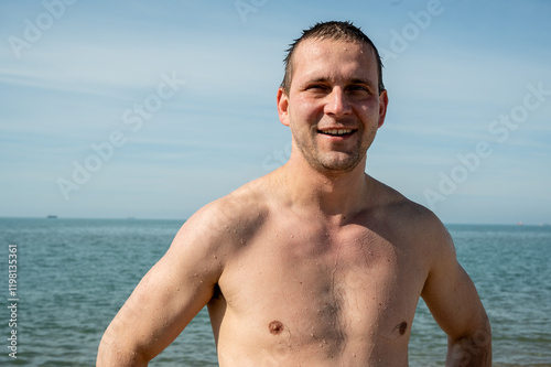 Obraz na płótnie Happy 35 year old man, wet after swimming in the sea. w salonie