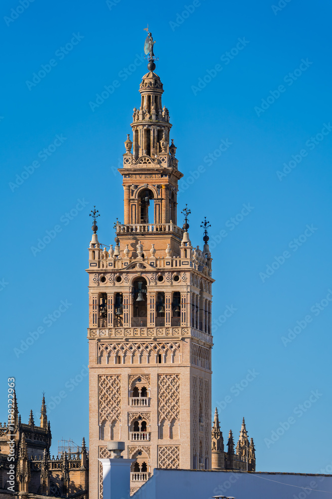 Fototapeta premium Sevilla Kathedrale & La Giralda an der Plaza del Triunfo, Sevilla, Spanien / Catedral de Sevilla