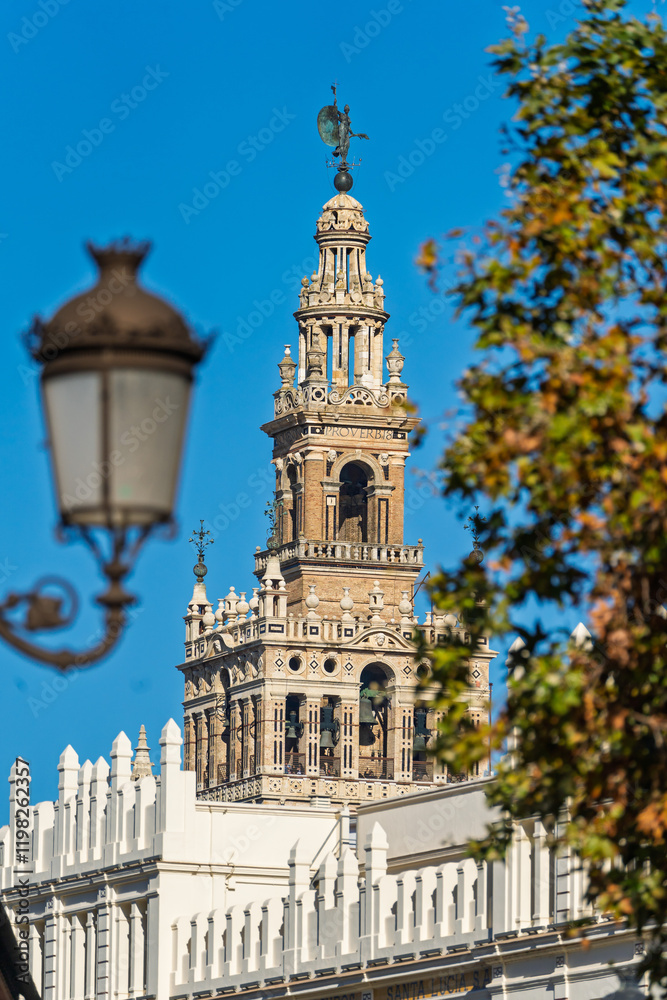 Sevilla Kathedrale & La Giralda an der Plaza del Triunfo, Sevilla, Spanien / Catedral de Sevilla
