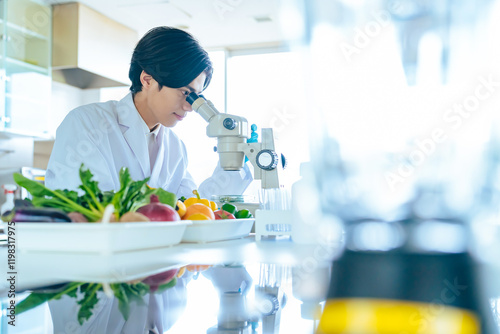 研究、野菜、実験、顕微鏡、科学者、栄養士、食品、管理栄養士、観察、研究者、研究所、フルーツ、栄養、検査、安全、医療、メディカル、理系、成分、分析、試験、農業、農産物、作物、栽培、バイオテクノロジー、遺伝子組み換え、GMO、遺伝子工学、収穫、アグリテック、テクノロジー、技術、白衣、実験室、大学、科学、学生、ビタミン、専門学校、日本人、研究開発、サイエンス、バイオ、開発、確認、人質管理、検品、人物、フ photo