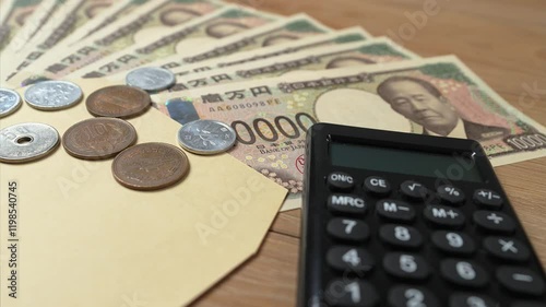 給料日に自宅にてお金の計算