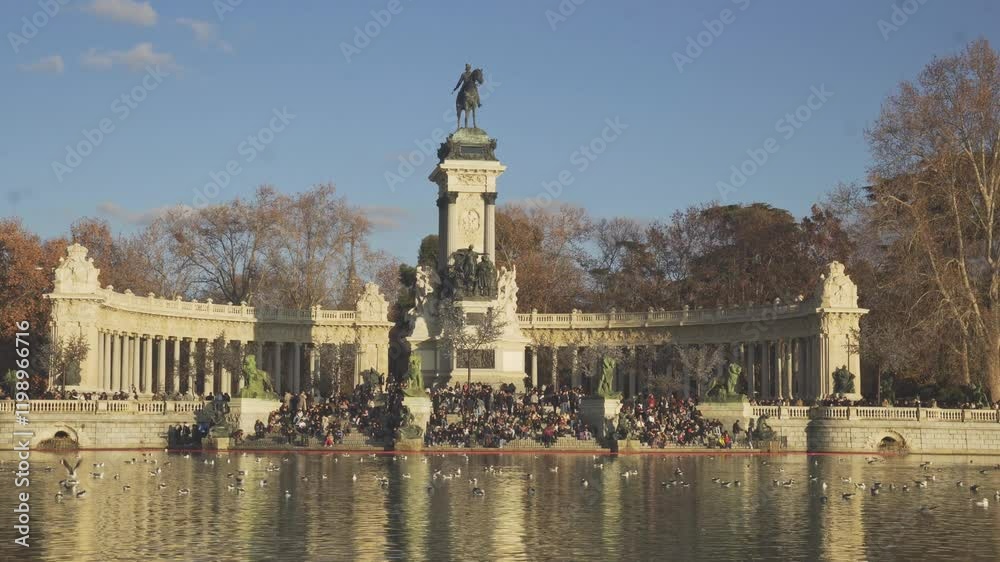 Amazing view of the Buen Retiro park from the lake at the sunset
