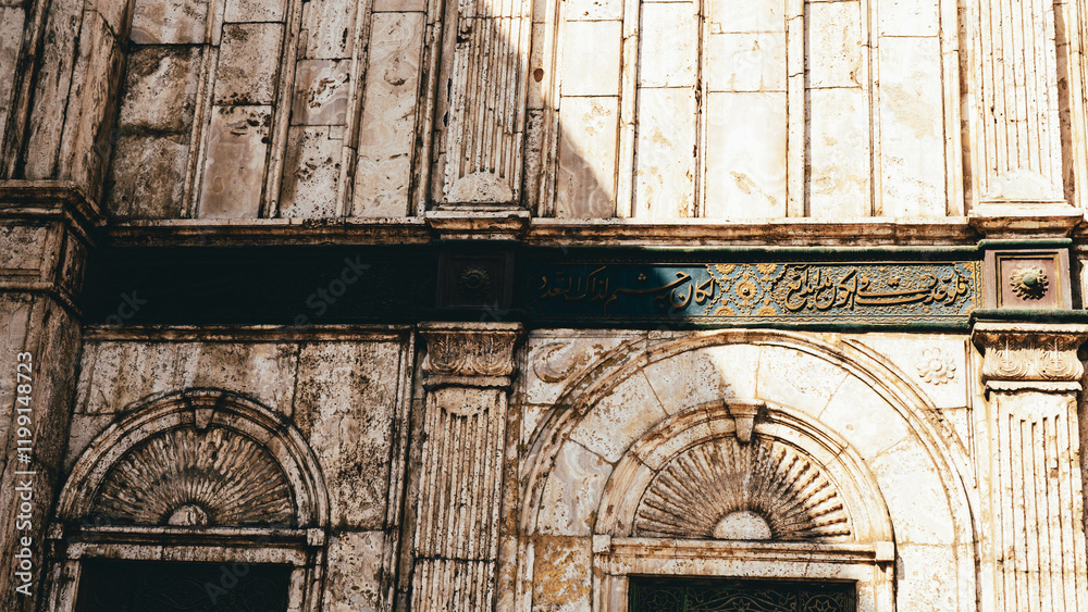 Obraz premium door and wall of muhammad-ali mosque in the egyptian capital cairo