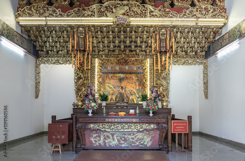 Obraz na płótnie Phra Mae Bang Klao Statue inside the Buddhist temple of Wat Dhammakatanyu (Xian Lo Dai Tien Gong). Taiwanese art style, use it as your Wallpaper, Poster and Space for text, Selective focus. w salonie