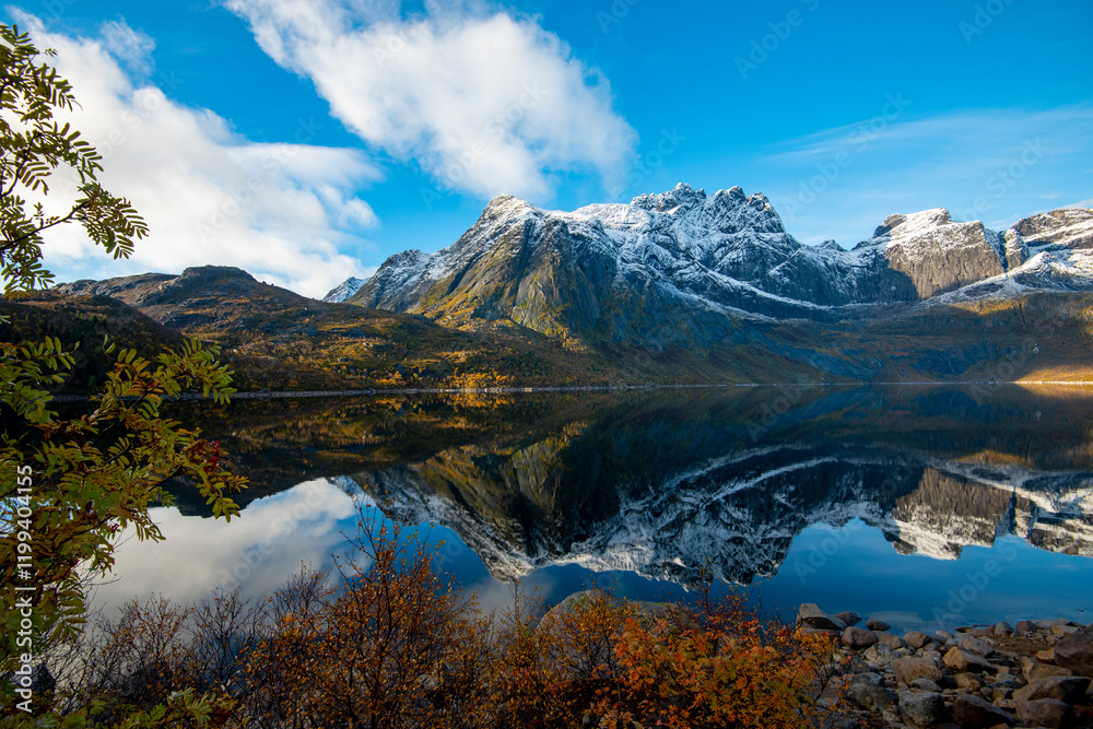 Fototapeta premium Lake Storvatnet near Nusfjord - Norway