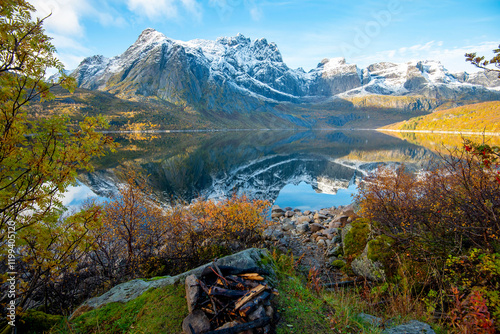 Fototapeta Naklejka Na Ścianę i Meble -  Lake Storvatnet near Nusfjord - Norway
