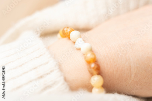 Obraz na płótnie Gemstone bracelet. Crystal healing jewelry. Handmade accessories w salonie