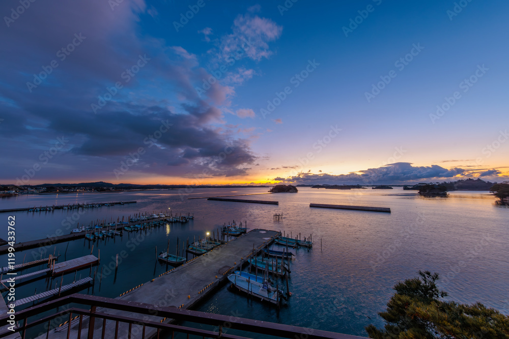 Obraz premium 日本三景「松島」の夜明け(広角)