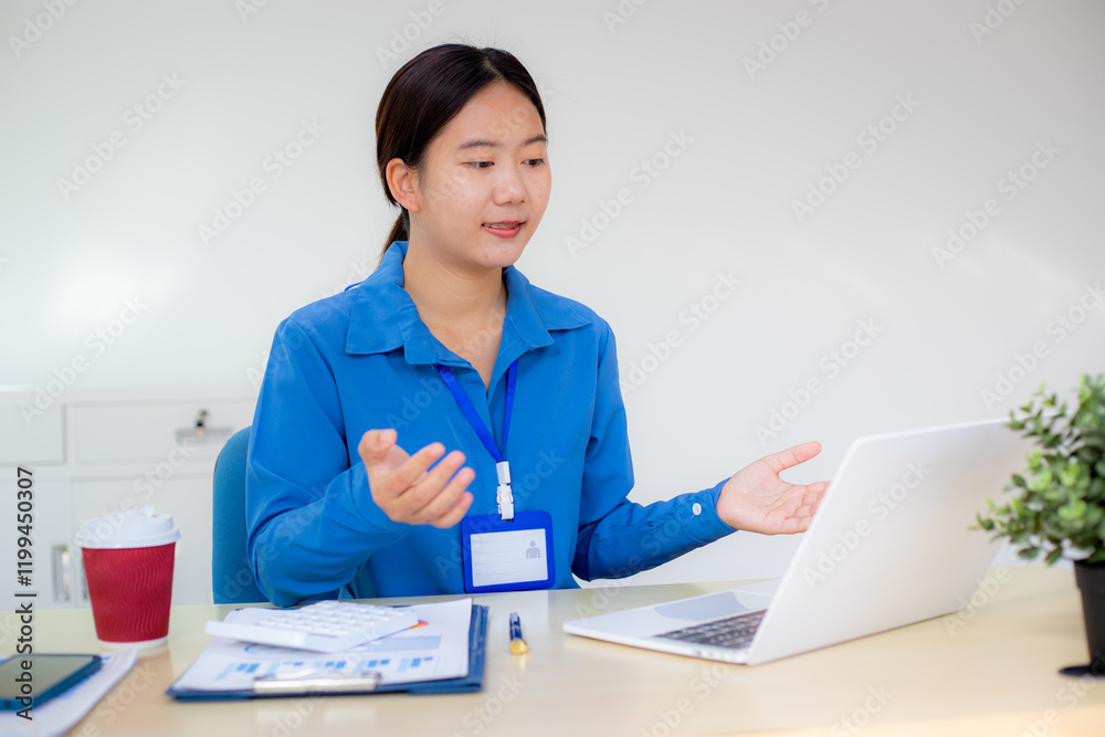 Online entrepreneurs use digital platforms to offer their products and services. They use e-commerce tools, marketing strategies, and technology to build and grow their businesses. Online entrepreneurs use digital platforms to offer their products and services. They use e-commerce tools, marketing strategies, and technology to build and grow their businesses.