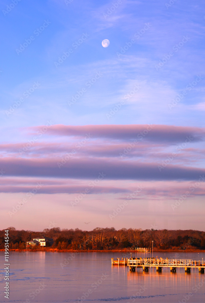 Obraz premium Seascape with the White Moon Going Down at Twilight