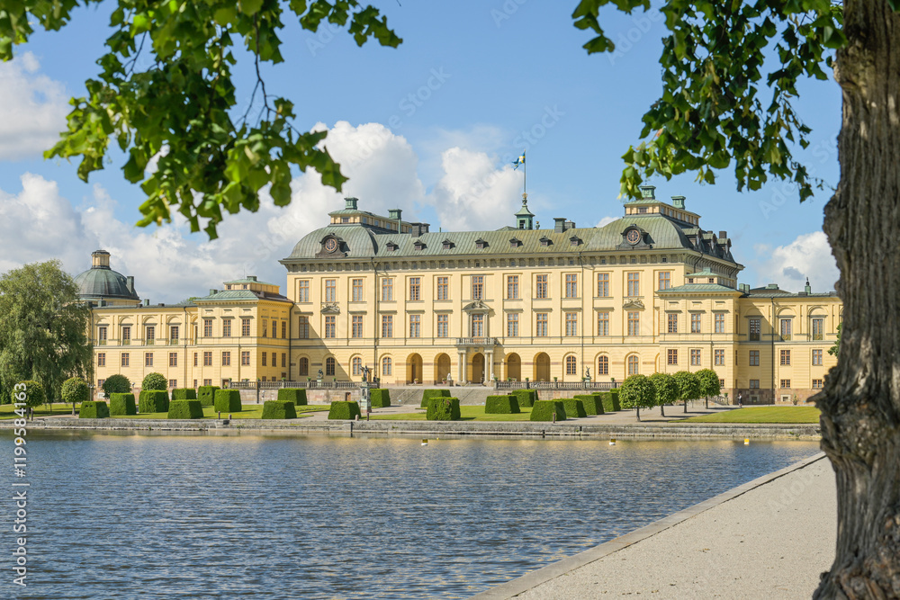 Fototapeta premium Seeseite Schloss Drottningholm, Gemeinde Ekerö, Provinz Stockholms län, Schweden