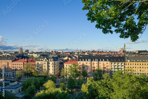 Altbauten, Stadteil Vasastan, gesehen von der Grünanlage Observatorielunden, Stockholm, Schweden photo