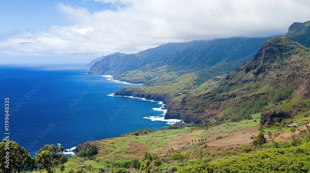 Obraz premium Majestic Coastal Mountains Ocean View Green Terraces