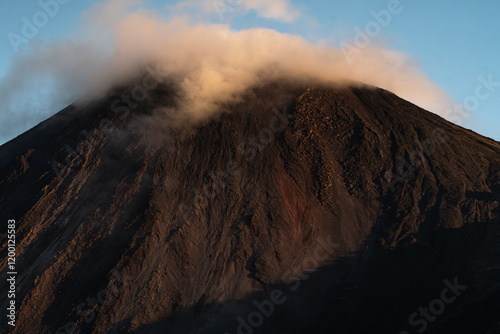 Amanecer en el Volcán Pacaya Guatemala