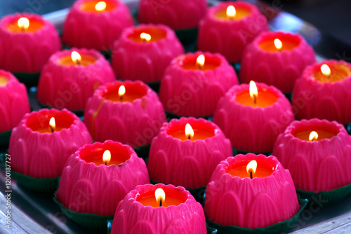 Canvas Print Pink lotus flowers candles at the Thean Hou Temple