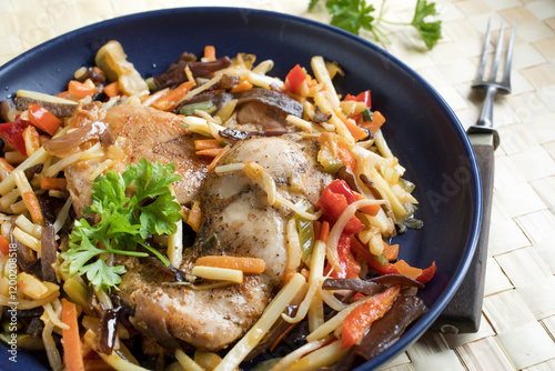Canvas-taulu Fillet of chicken with vegetables.