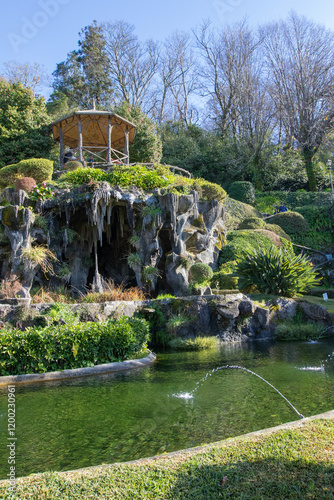 Vista parcial, Santuário do Bom Jesus do Monte, Braga, Portugal, é um icônico local turistico de peregrinação, conhecido por sua monumental escadaria barroca, jardins exuberantes e vistas panorâmicas.