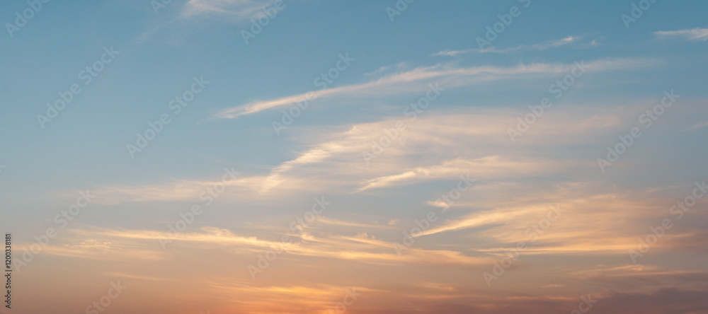 Fototapeta premium Sunset golden hour sky and cloud view