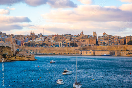 Obraz na płótnie Panoramic view of valetta from Saint Angelo Fort in Birgu, Malta w salonie