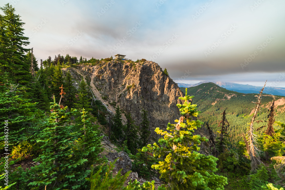 Obraz premium Fire Lookout On Rocky Cliff