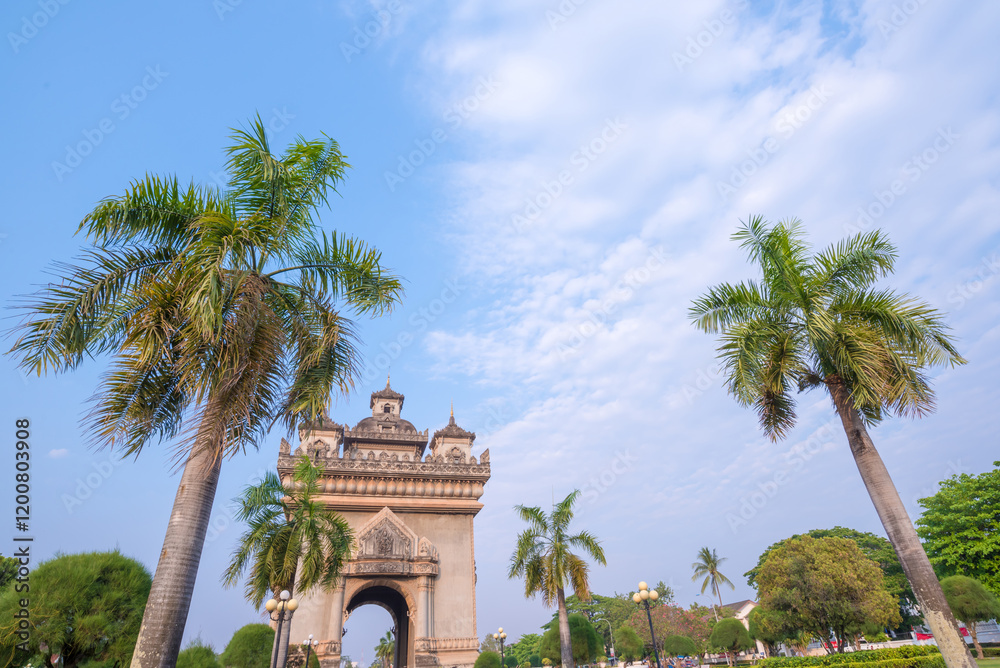 Obraz premium The most beautiful Viewpoint architecture Patuxay(Victory Gate) in Vientiane, Laos