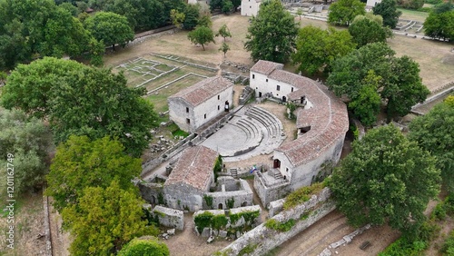 Parco archeologico di Saepinum o Sepino, Altilia, Campobasso, Molise, Italia.
Ripresa aerea dell'area archeologica con i resti delle fortificazioni sannitiche photo