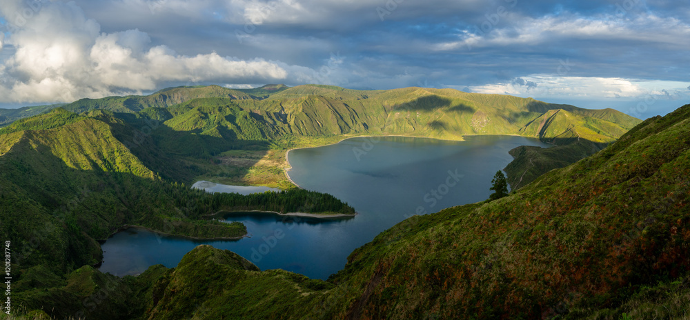 Fototapeta premium landscape with lake and mountains