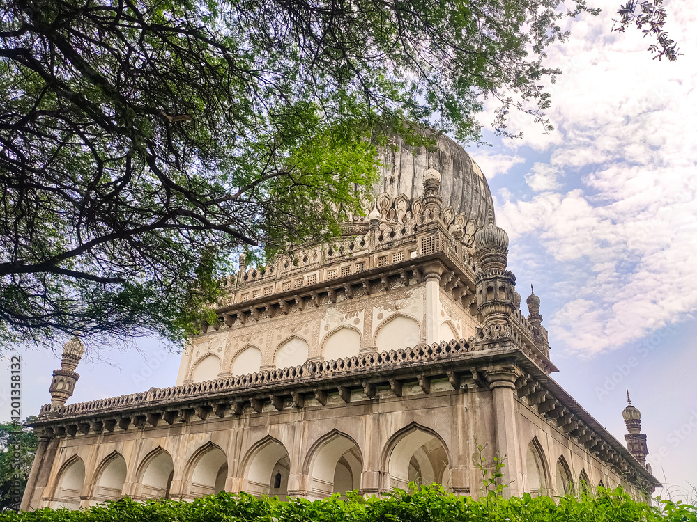 Obraz premium The Magnificent Architecture of Qutub Sahi Tomb.