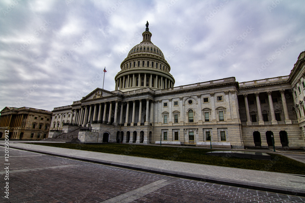 Obraz premium Washingtond DC, USA - December 29 2017: Full view of capitol hill with no people