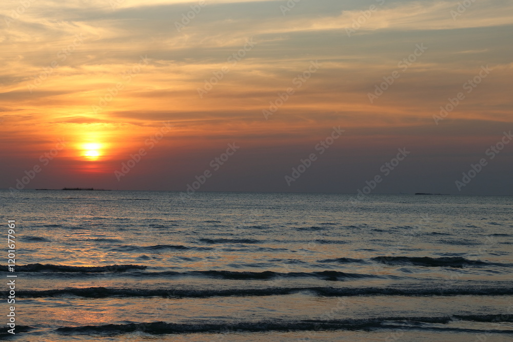 Obraz premium Bang Saen Beach, Chonburi Province, Thailand in the evening