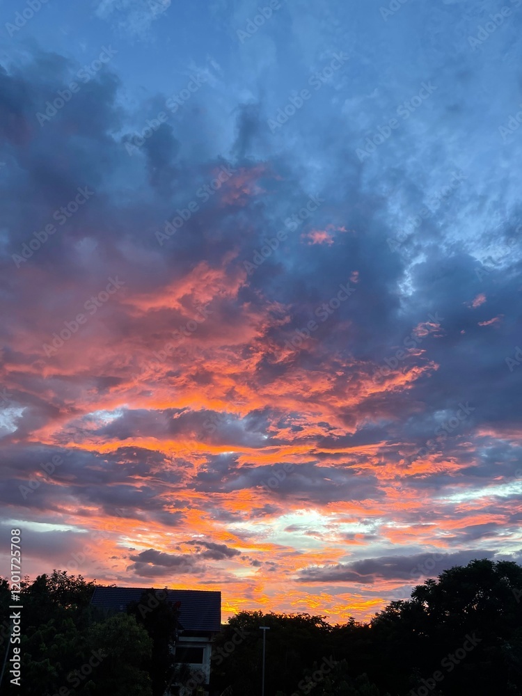 Fototapeta premium Natural phenomenon, beautiful evening sky