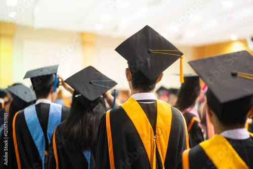 Cuadro en lienzo Students in Graduation Ceremony