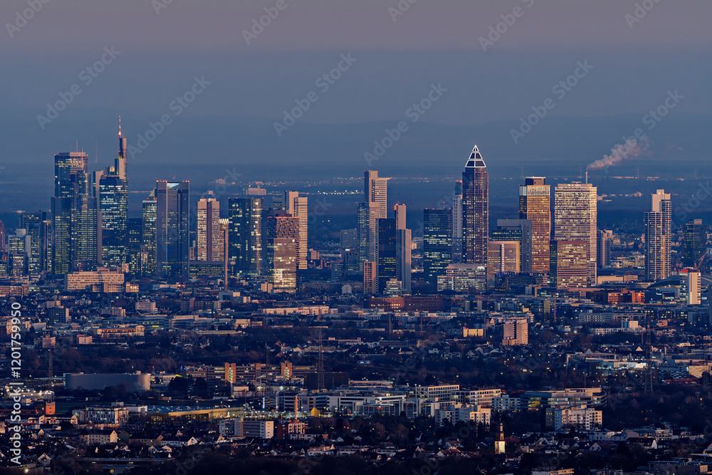 Obraz premium Die Skyline Frankfurt, von Westen aus gesehen. Stand: Januar 2025
