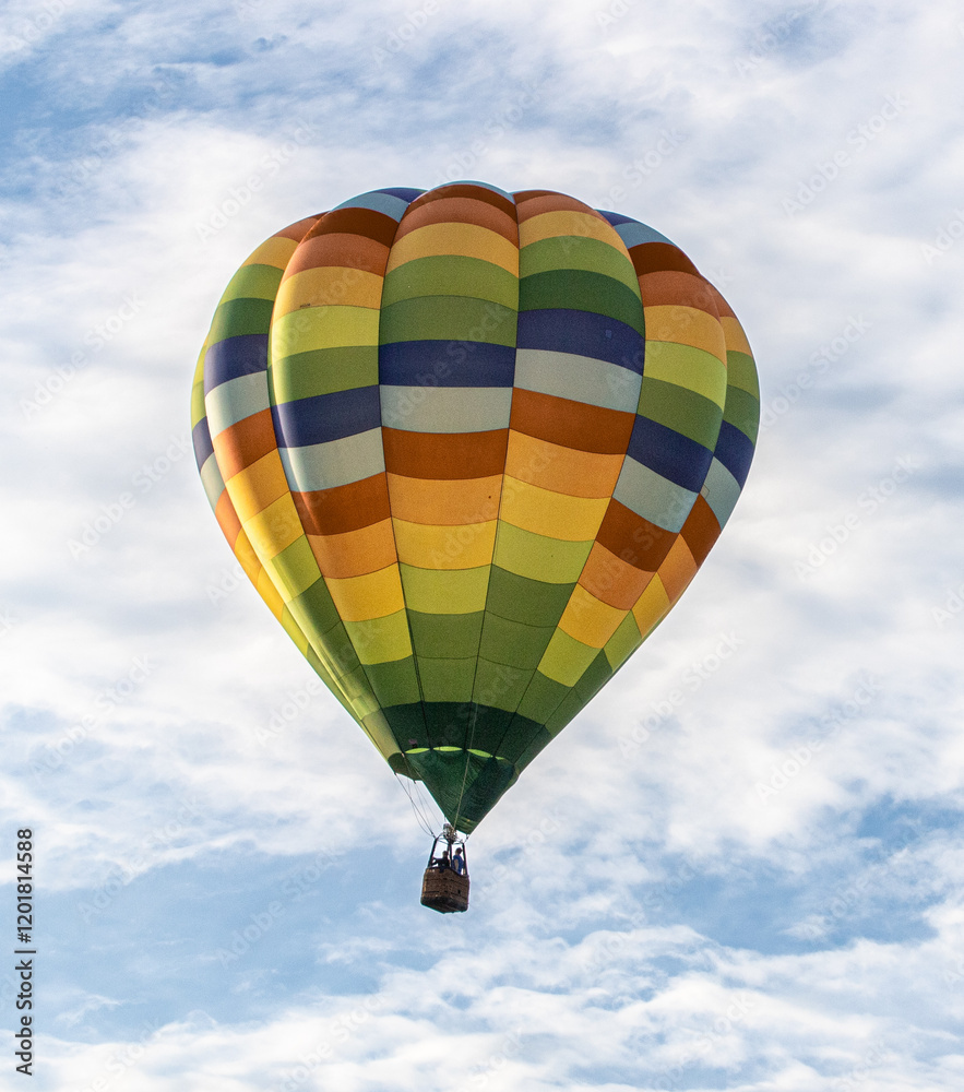 Fototapeta premium Brightly colored hot air balloons against blue skies 