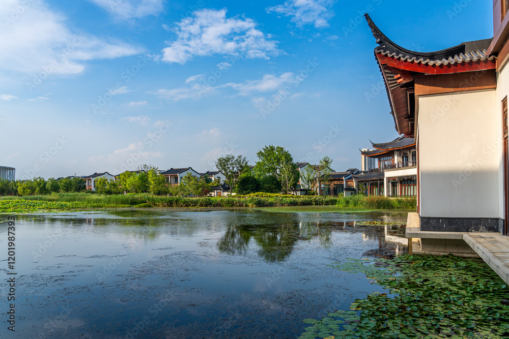 Obraz premium Picturesque Traditional Lakeside Architecture