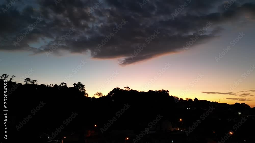 Pôr do sol horizonte cidade