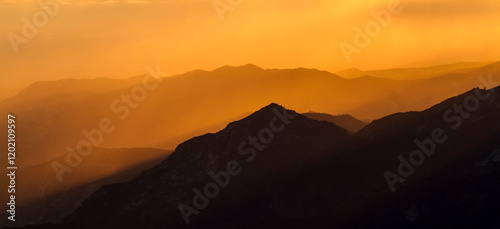 Obraz na płótnie sunset in the mountains w salonie