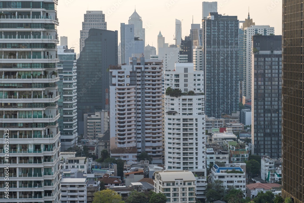 Fototapeta premium City skyline showcases modern architecture and urban life in a bustling metropolitan area during the evening light