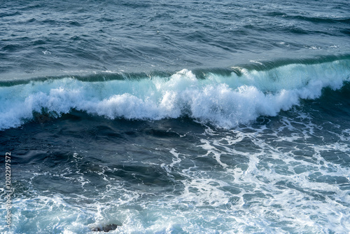 Fototapeta Naklejka Na Ścianę i Meble -  Ocean wave cresting and breaking dynamic sea surface