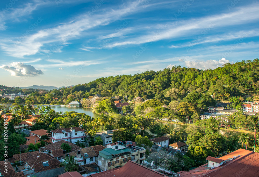 Fototapeta premium Explore Kandy in Sri Lanka: Tranquil Lake Views, Bustling Market Hall Experiences, and Cultural Highlights in the Hill Capital