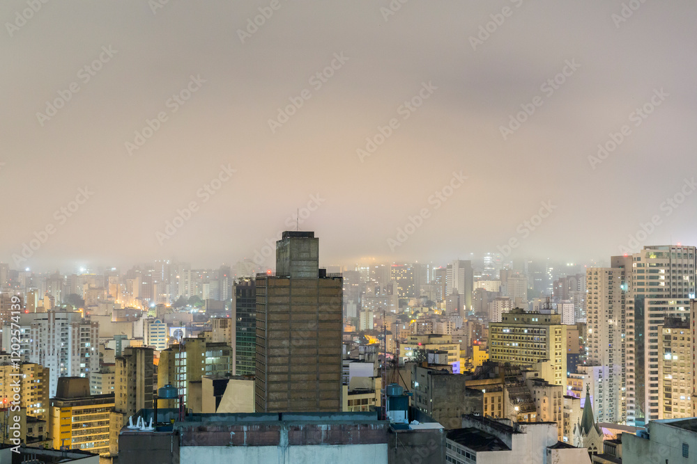 Obraz premium NIght cityscape with skyline on foggy night