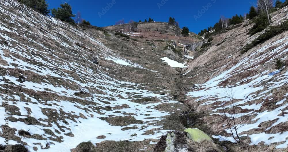 Montée de la montagne haute