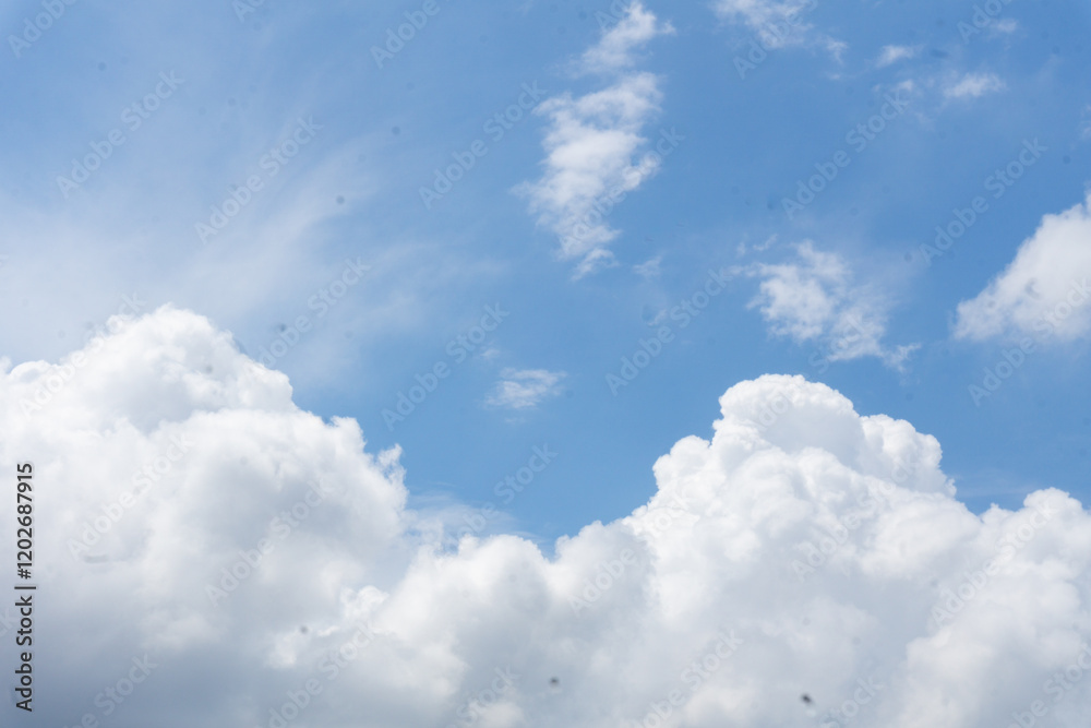 Obraz premium Summer blue sky cloud gradient light white background. Beauty cloud