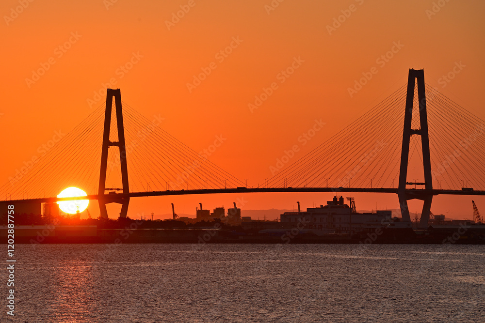 Obraz premium 名港トリトンと日の出の風景