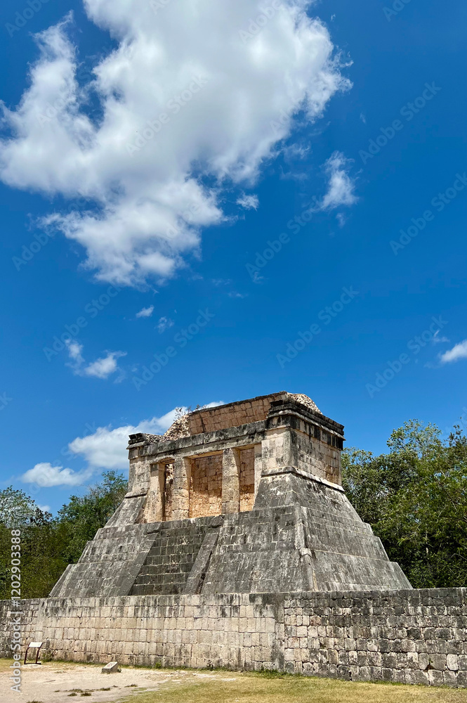 Imagen - Edificio religioso completo - Chichen-itza México Imagen - Edificio religioso completo - Chichen-itza México
