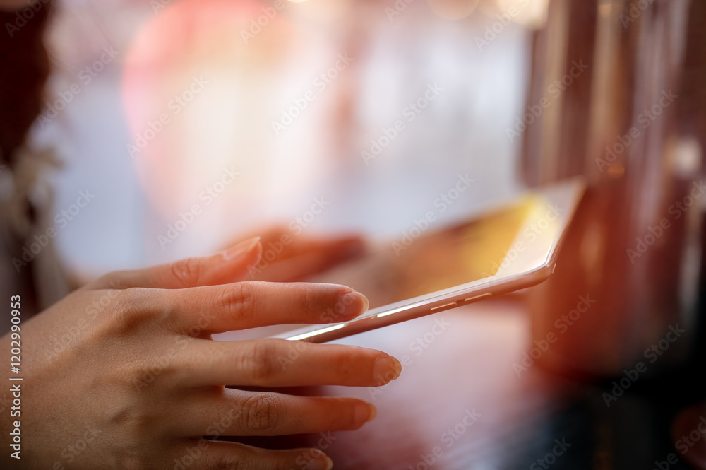 Obraz premium Social media marketing concept. Women hand using digital tablet or smartphone typing, chatting conversation in chat box icons pop up