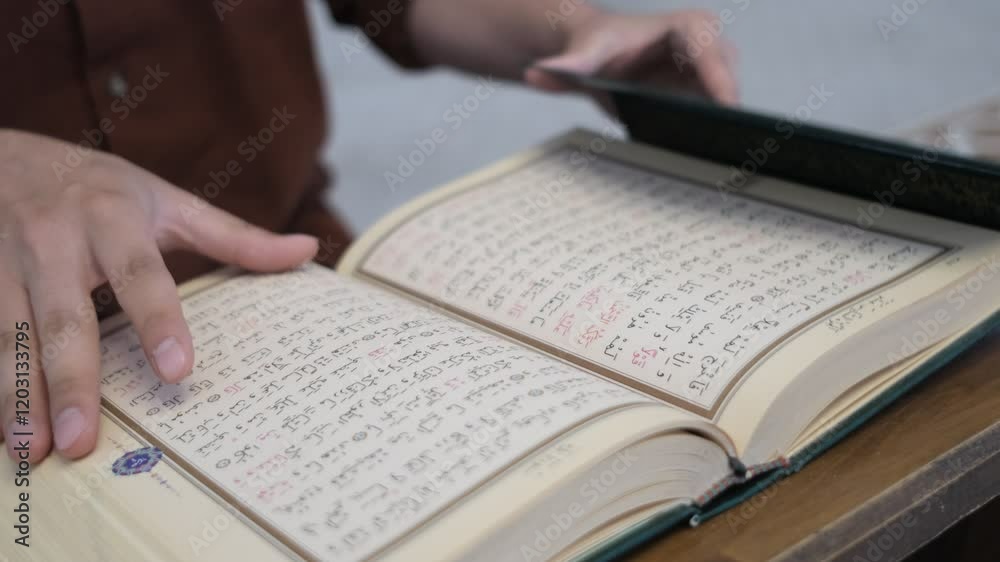Turn page quran Turn page quran