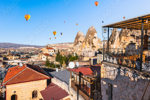 Obraz na płótnie Hot air balloons flying over Goreme town at sunrise, Cappadocia, Turkey. w salonie