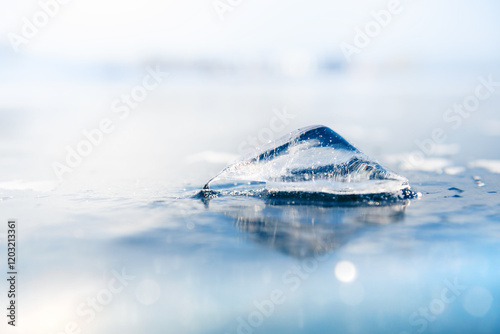 Obraz na płótnie Beautiful ice floe on the transparent blue ice on the frozen lake. w salonie