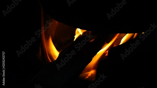 In a simple and old-fashioned way, cooking food with a stainless steel pot and an Anglo charcoal stove. to get a dark sooty color over a long time. The charcoal stove has a red light on it.